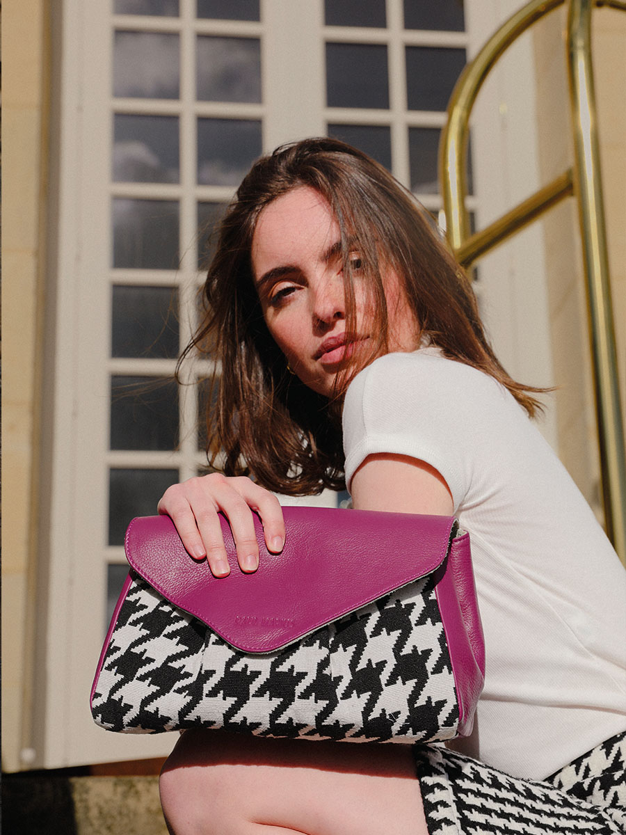 photo-vue-face-bandouliere-bag-leather-violet-suzon-m-allure-zinzolin-paul-marius-w25m-hs2-zi