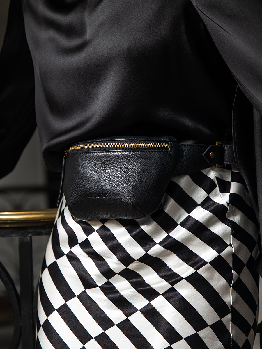 foto-mini-bananatas-drager-zwart-leer-labanane-xs-art-deco-zwart-paul-marius-m503xs-ad-b