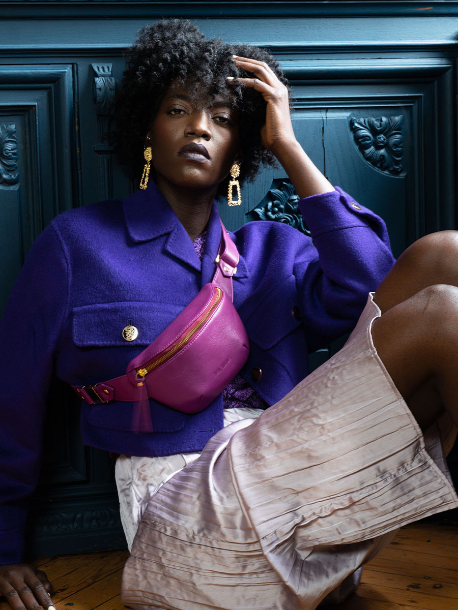 foto-materiaal-mini-banaan-tas-leder-violet-labanaan-xs-art-deco-zinzolin-paul-marius-m503xs-ad-zi