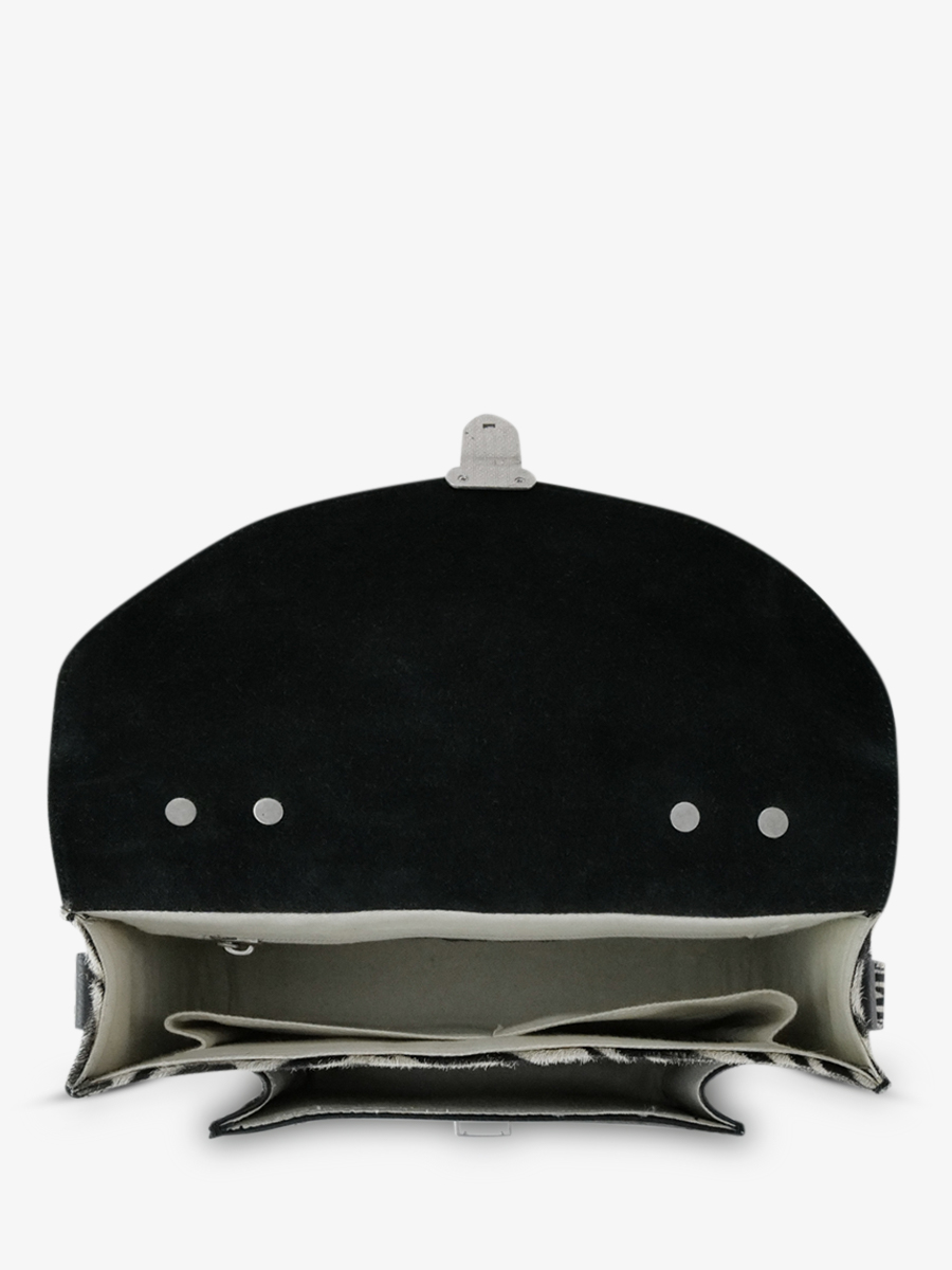 foto-interieur-bandouliere-leren-tas-vrouw-mademoiselle-george-zebre-paul-marius-w05-z-p