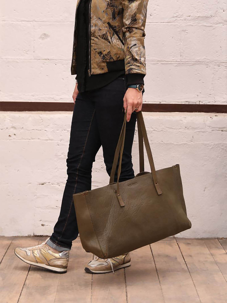 foto-vue-de-dos-cabas-cuir-femme-kaki-leffronte-m-kaki-paul-marius-w12-k