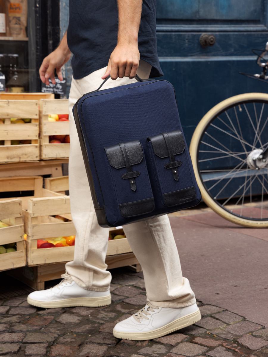 photo-vUE-ZOOM-MATIERE-BACK-BAG-LEATHER-UNISEX-BLUE-BLACK-URBAN-BLACK-BLUE-TAN-PAUL-MARIUS-B08-OBL-BLUC - B08-OBL-BLUC