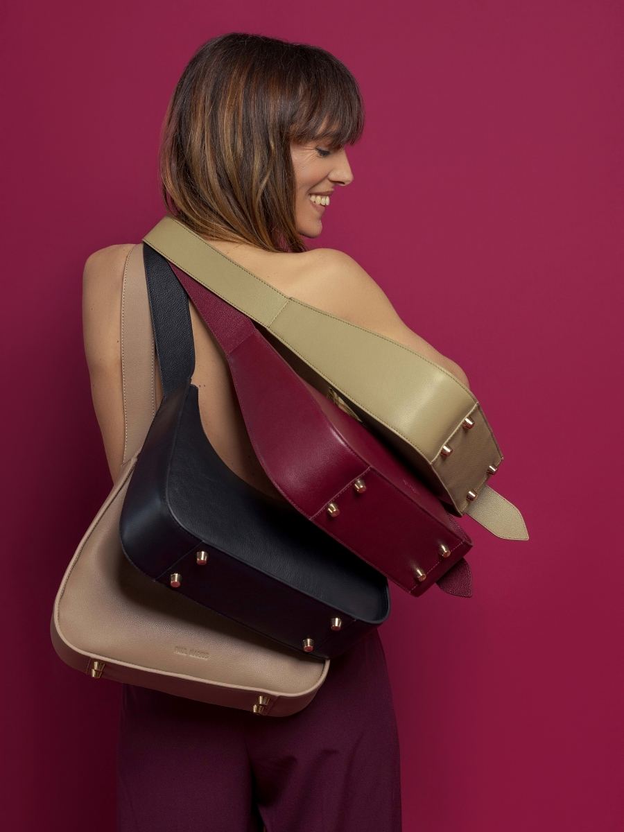 tas-caguette-cuir-victoire-noir-charbon-vue-cote-w54-bm-b