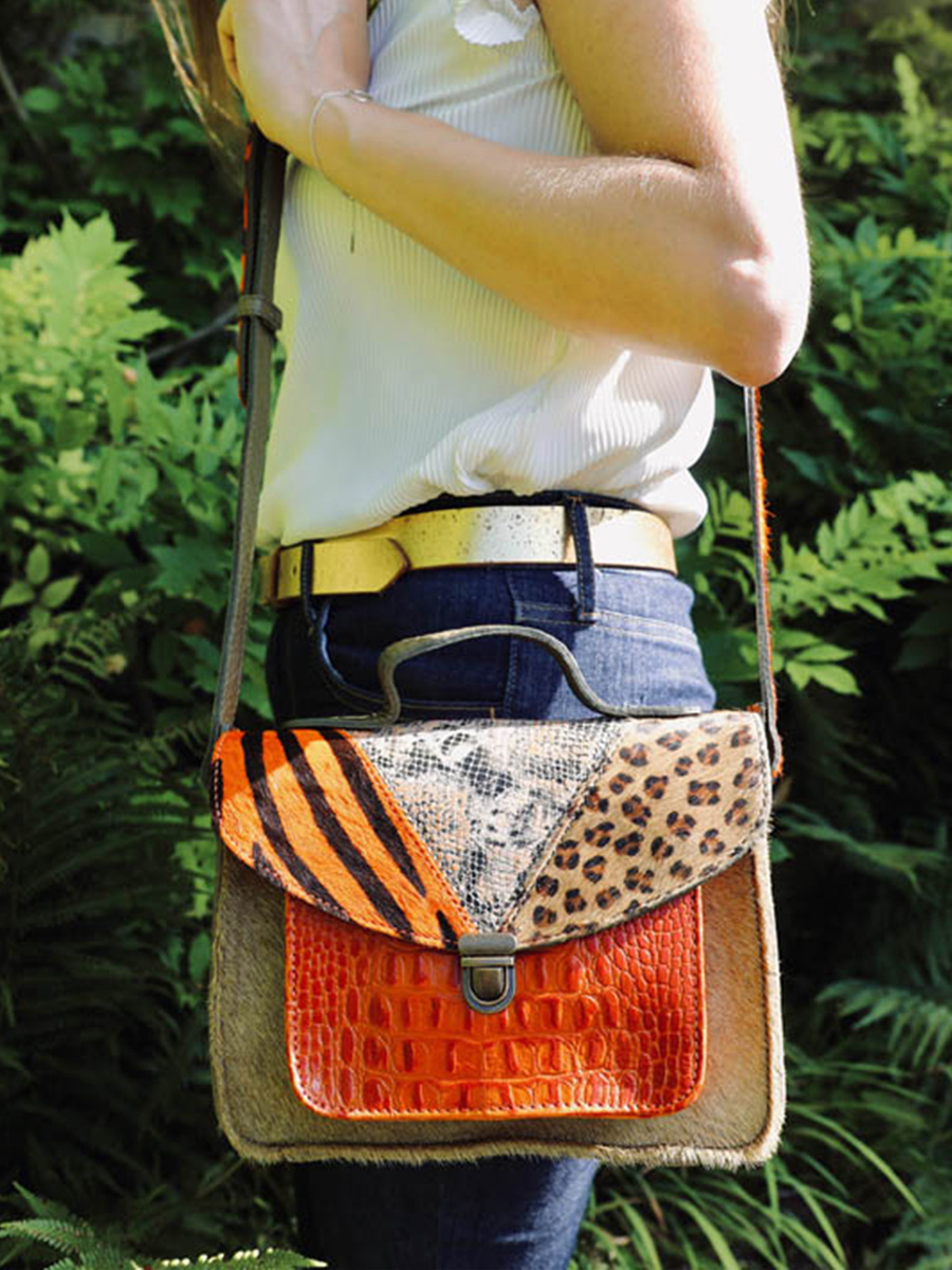 foto-vue-de-cote-bandouliere-tas-leder-vrouw-oranje-groen-mademoiselle-george-chimere-oranje-kaki-paul-marius-w05-ch-o-k