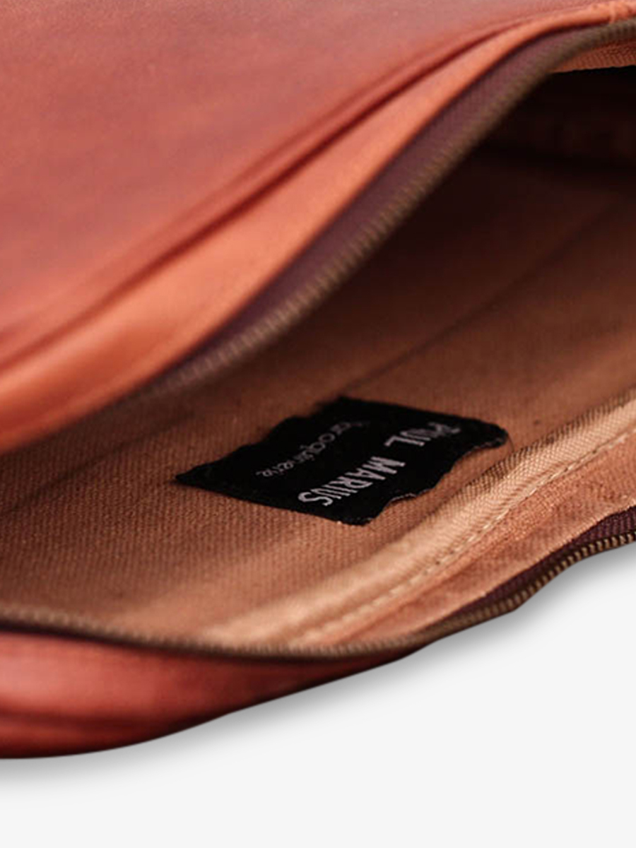 foto-interieur-computer-bruin-computer-13-inches-naturel-paul-marius-m52s-l