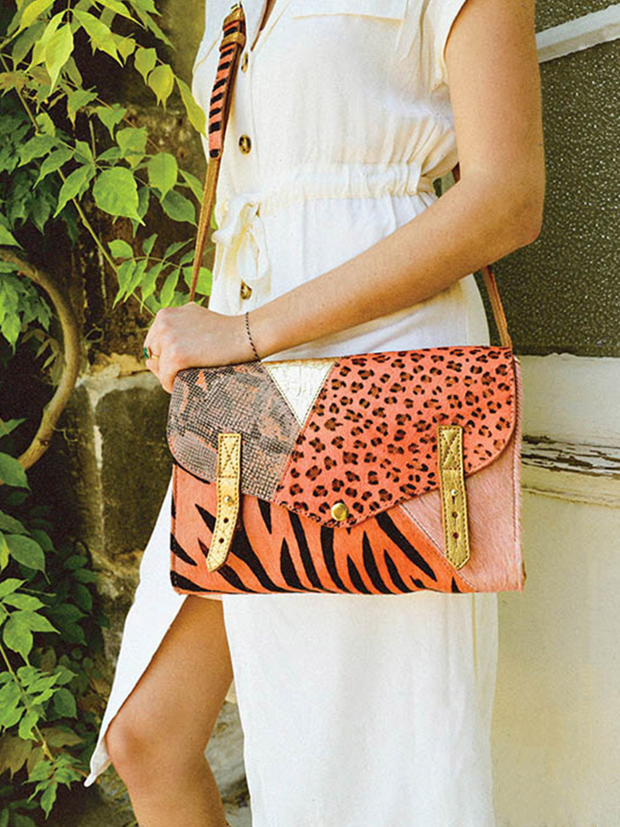 foto-vue-de-cote-bandouliere-tas-leder-vrouw-ink-goud-lindispensable-chimere-pink-gold-paul-marius-w08-ch-pi-g