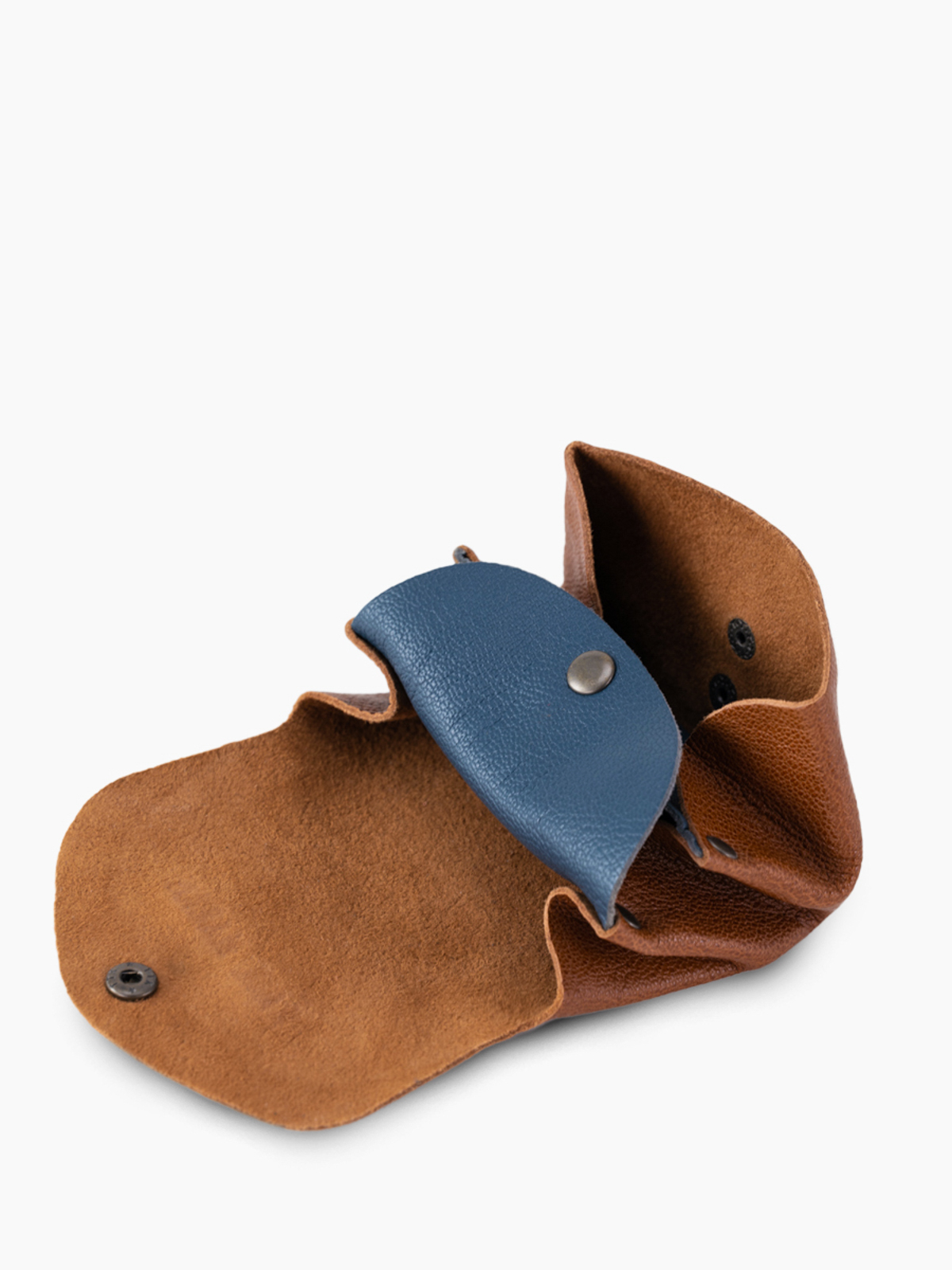 foto-interieur-buidel-leder-bruin-blauw-legustave-natuurlijk-blauw-paul-marius-glp-b-l