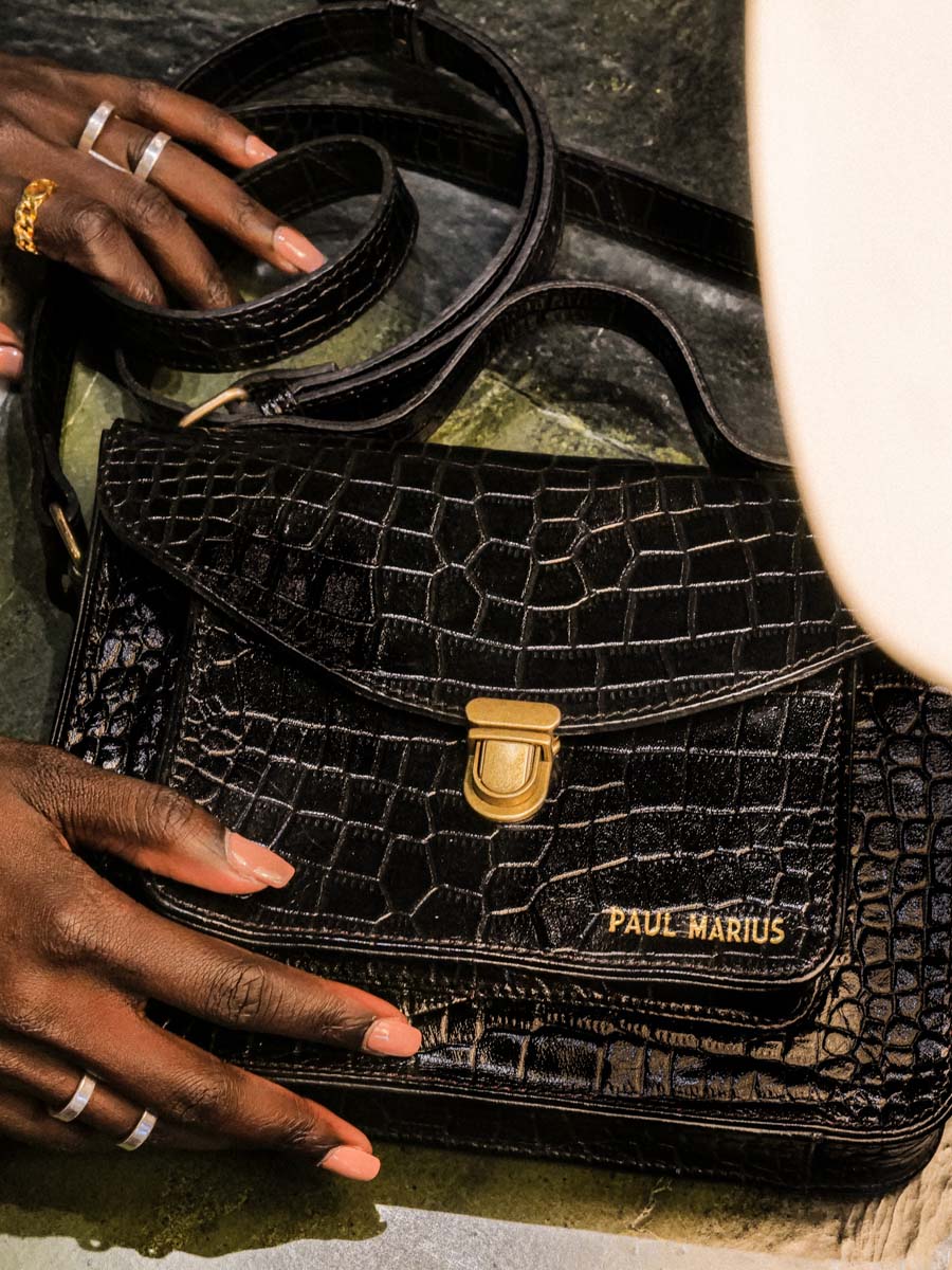 foto-front-face-bandolier-bag-LEATHER-WOMAN-MADEMOISELLE-GEORGE-ALLIGATOR-BLACK-PAUL-MARIUS-W05-A-B