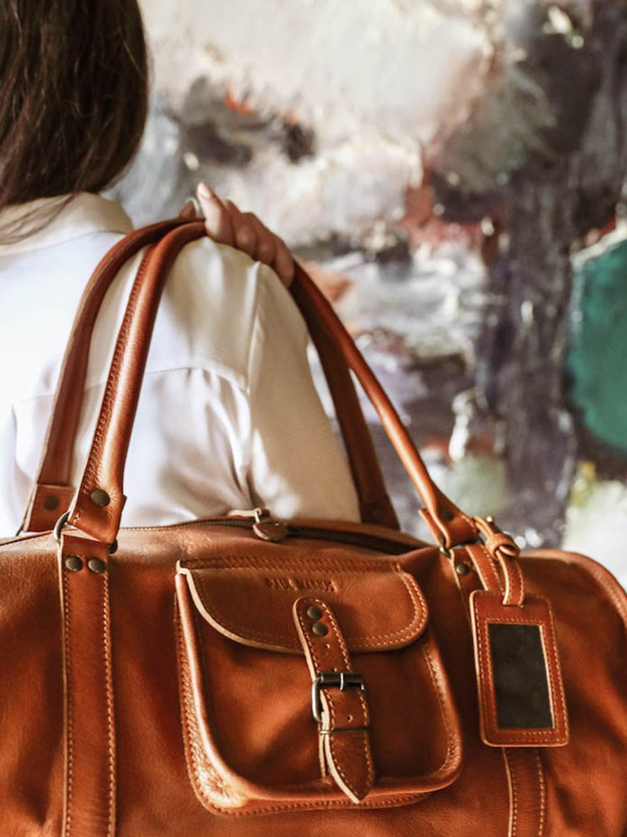 photo-vue-de-face-etiquette-tas-cuir-marron-letiquette-tas-jules-naturel-paul-marius-lt-l