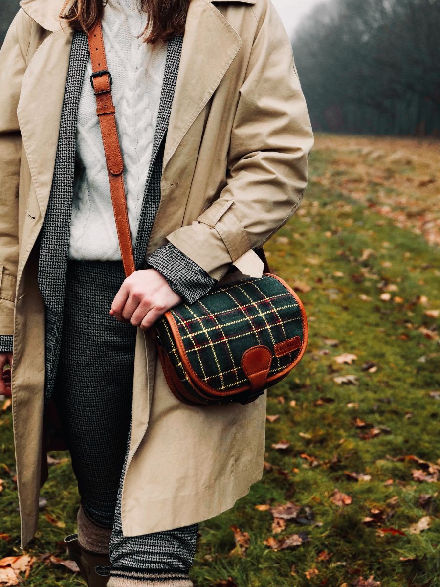foto-materiaal-bandtas-leder-vrouw-celtik-paul-marius-lebohemien