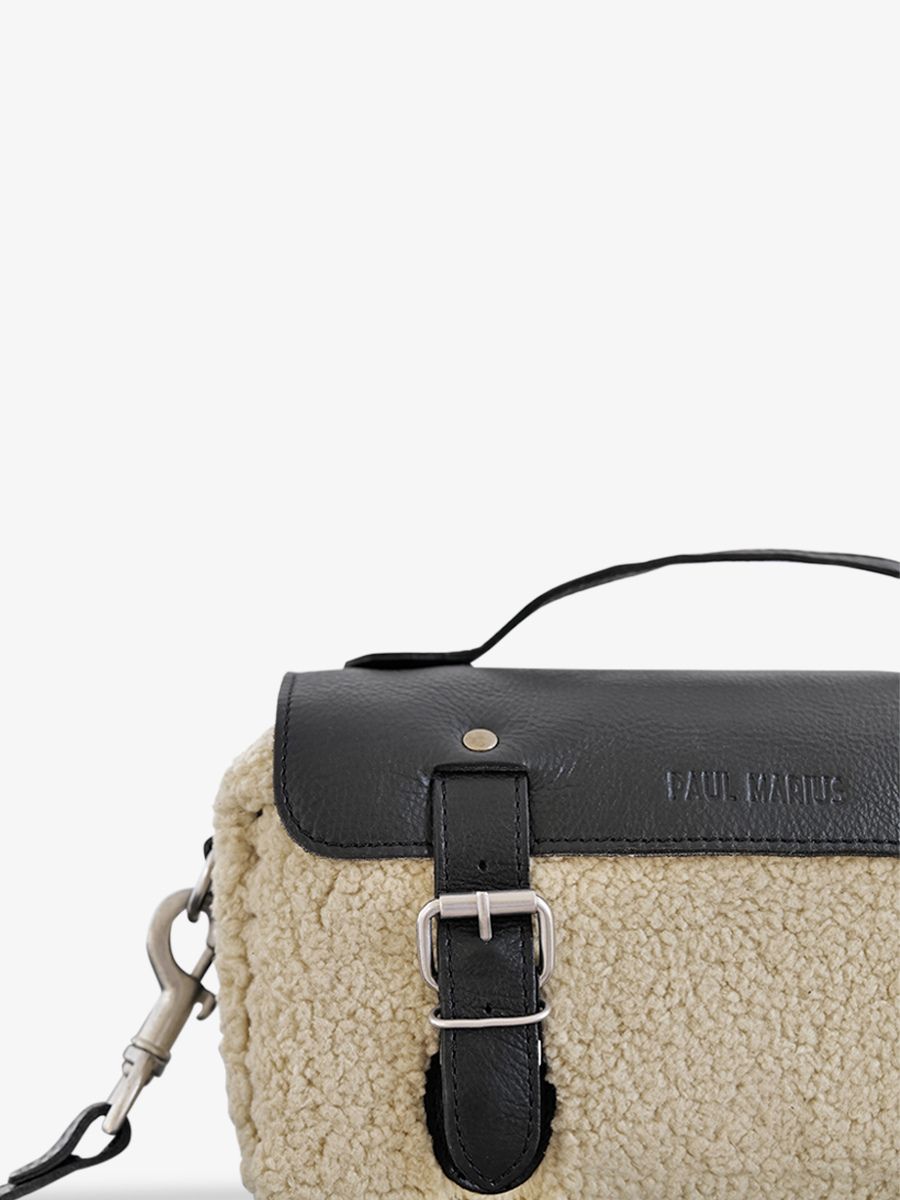 foto-vue-de-cote-bandouliere-leder-tas-vrouw-zwart-vakman-himalaya-zwart-olie-paul-marius-p02-sh-w-obl