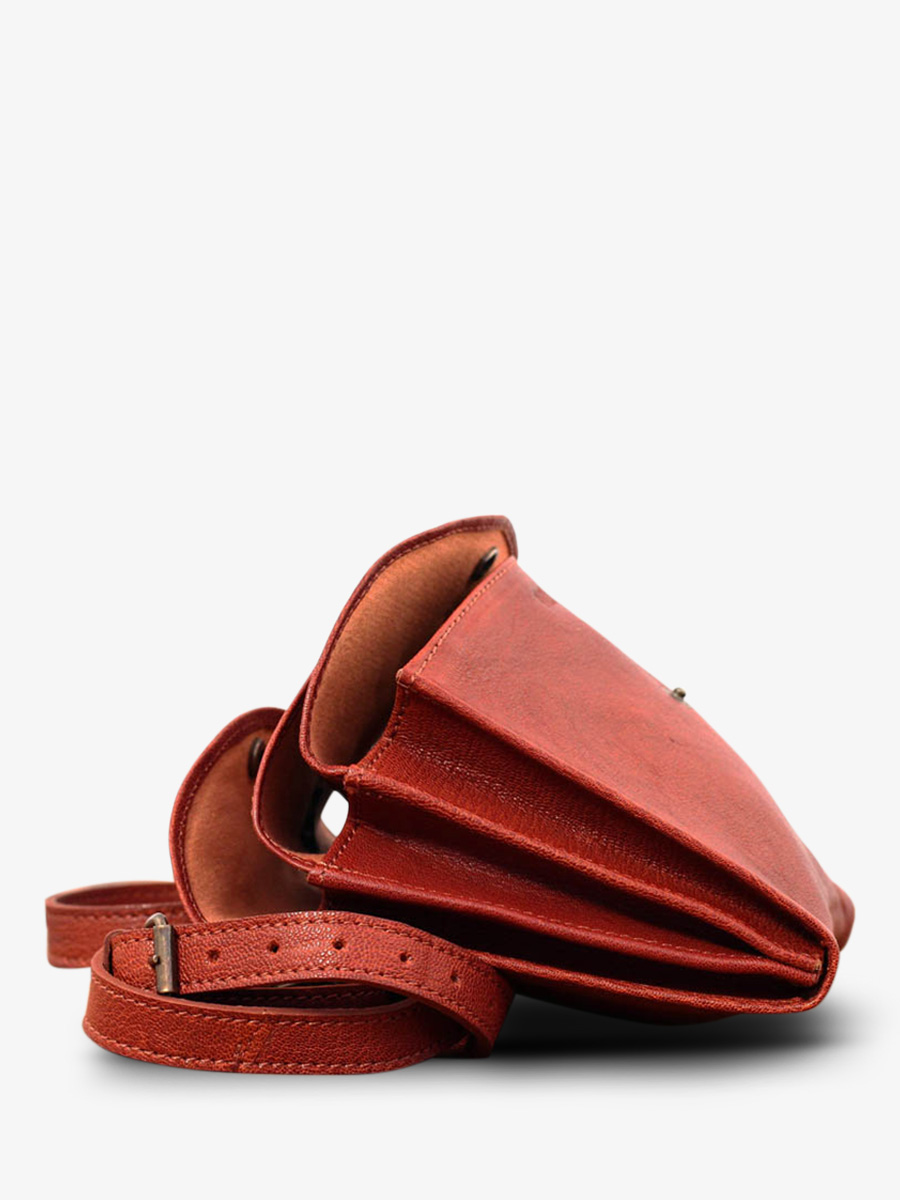 foto-interieur-bandelier-tas-vrouw-leder-bruin-laminaudiere-bruin-paul-marius-m301-mb