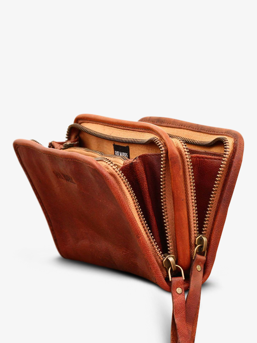 foto-interieur-leder-vrouw-bruin-companion-bruin-olie-paul-marius-lw-ob