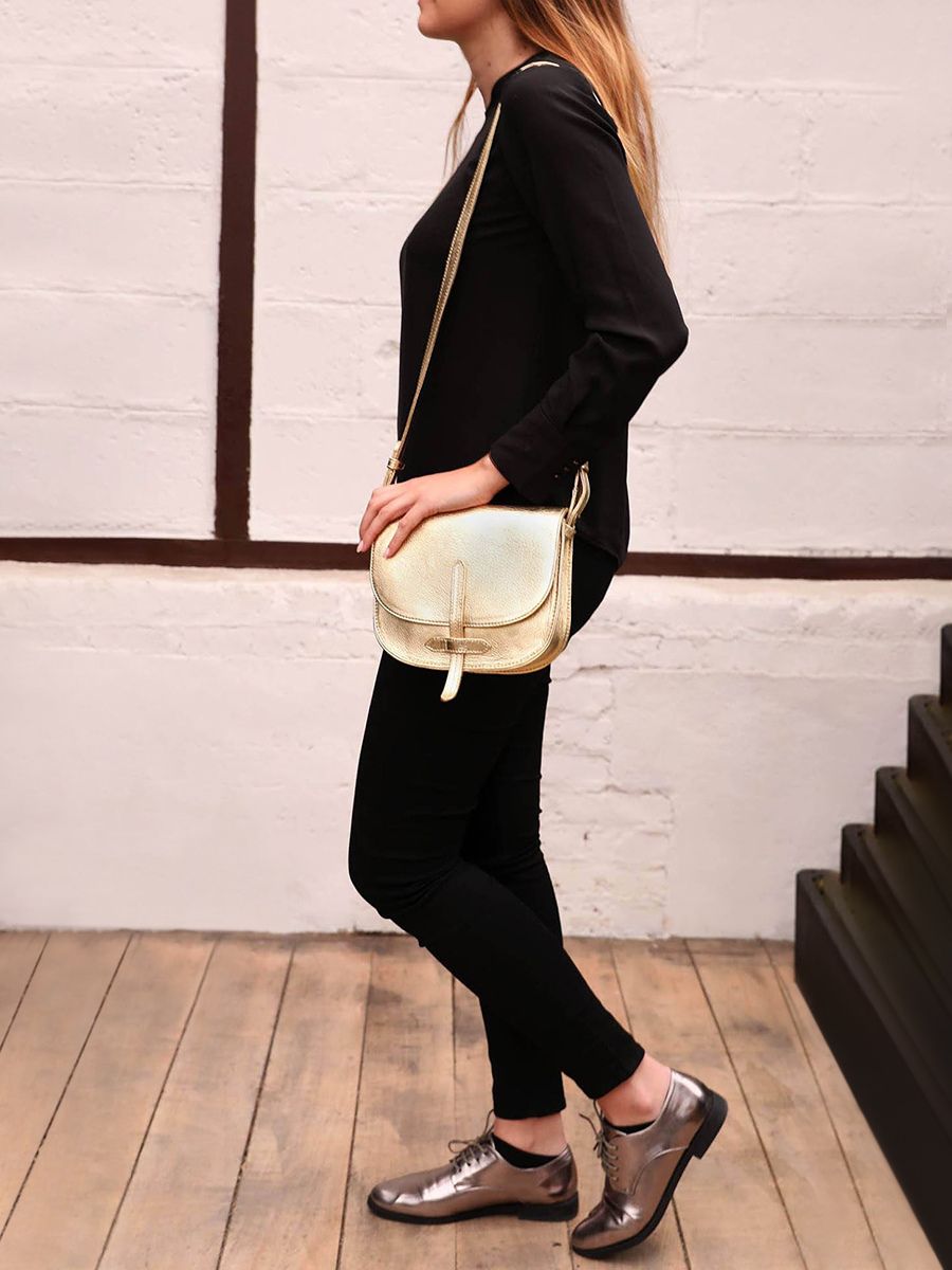 foto-schoudertas-vrouw-leer-goud-goud-paul-marius-w16-g