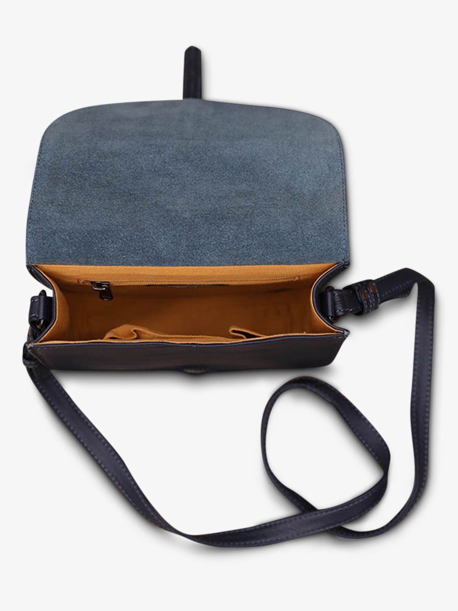 foto-interieur-bandelier-tas-leder-vrouw-blauw-lidole-blauw-ink-paul-marius-w16-db