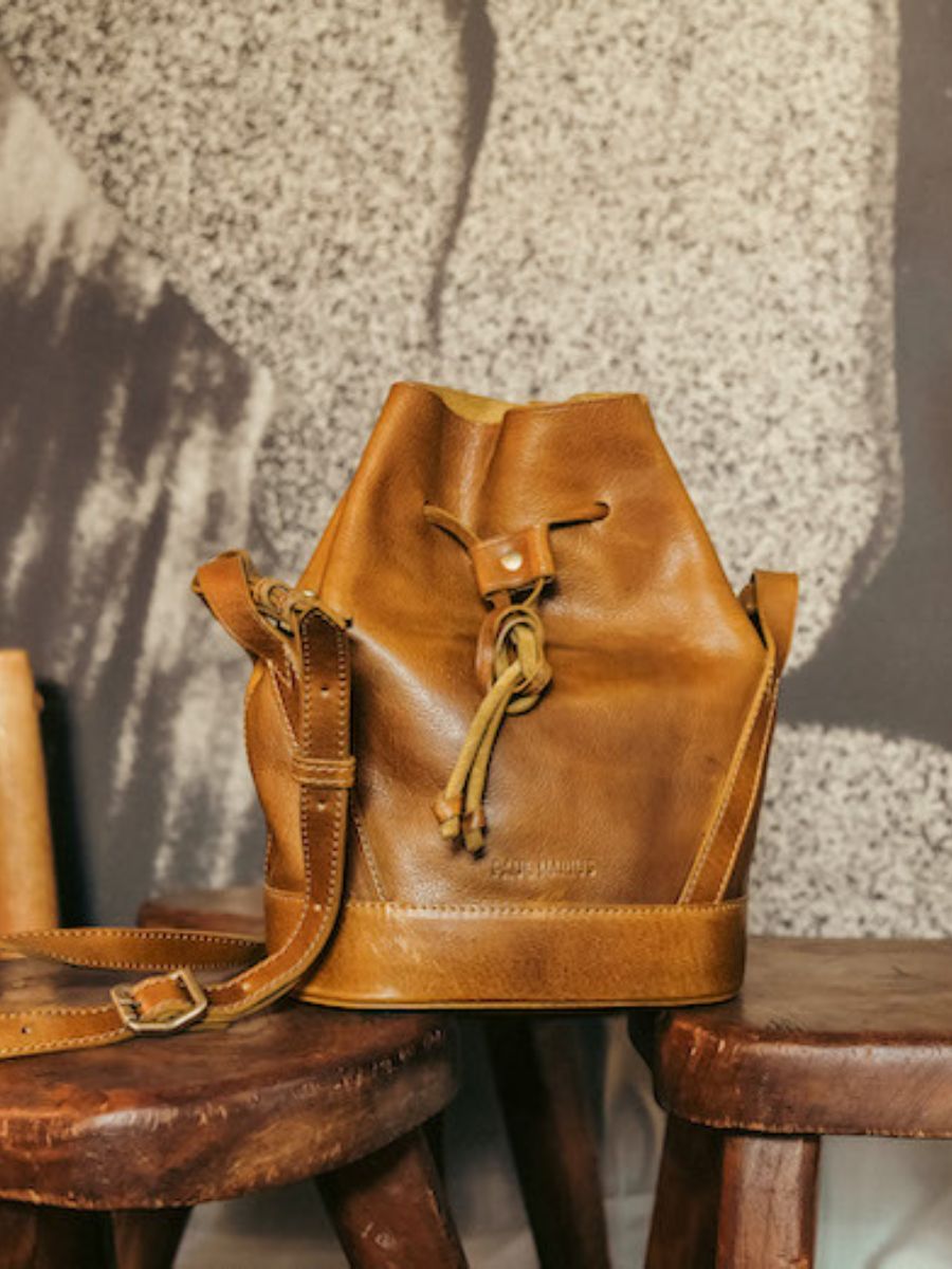 photo-burse-bag-leather-vrouw-bruin-honey-oil-paul-marius-w102-ody