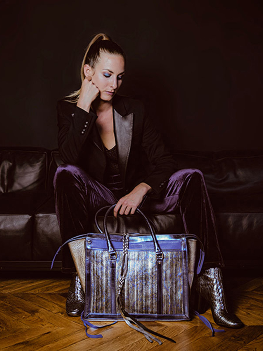 foto-materiaal-handtas-leder-vrouw-lerive-right-m-cosmos-paul-marius-w19m-cs