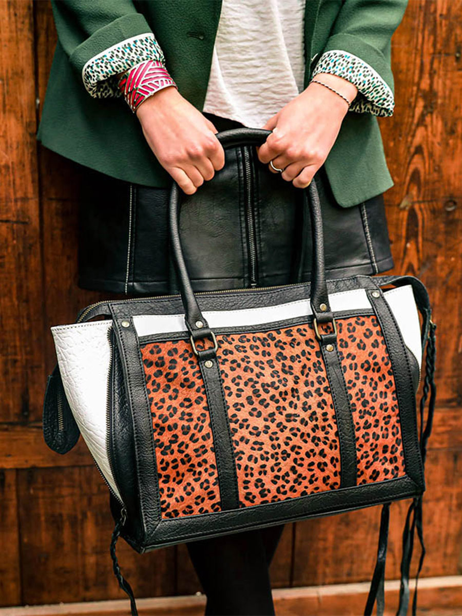 foto-handtas-draagtas-vrouwen-leer-zwart-wit-lerive-rechts-m-leopard-zwart-wit-paul-marius-w19m-lp-b-w