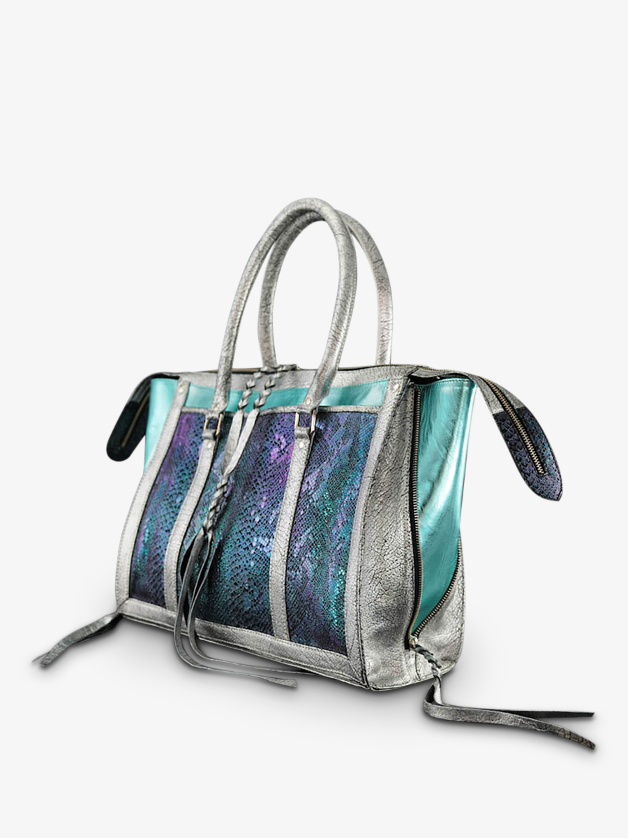 photo-vue-de-cote-sac-a-main-cuir-vrouw-blauw-wit-lerive-droit-m-chimere-polaire-paul-marius-w19m-ch-s-blu