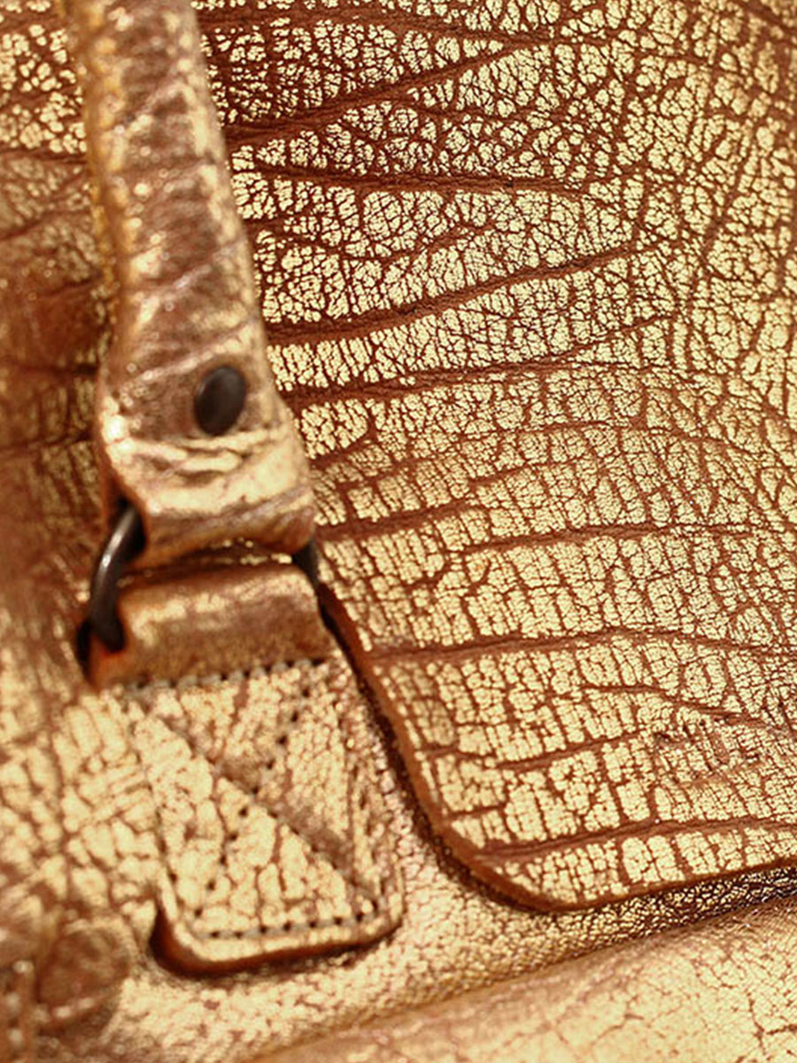 foto-materiaal-bandtas-leder-vrouw-goud-lerive-links-m-goud-paul-marius-w01m-gd