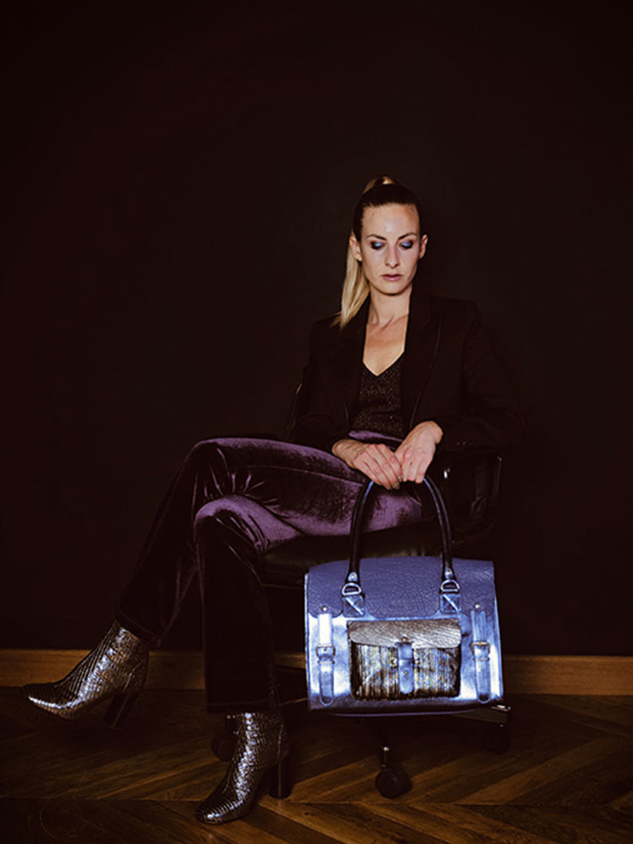 photo-face-bandouliere-leder-vrouw-lerive-left-m-cosmos-paul-marius-w01m-cs