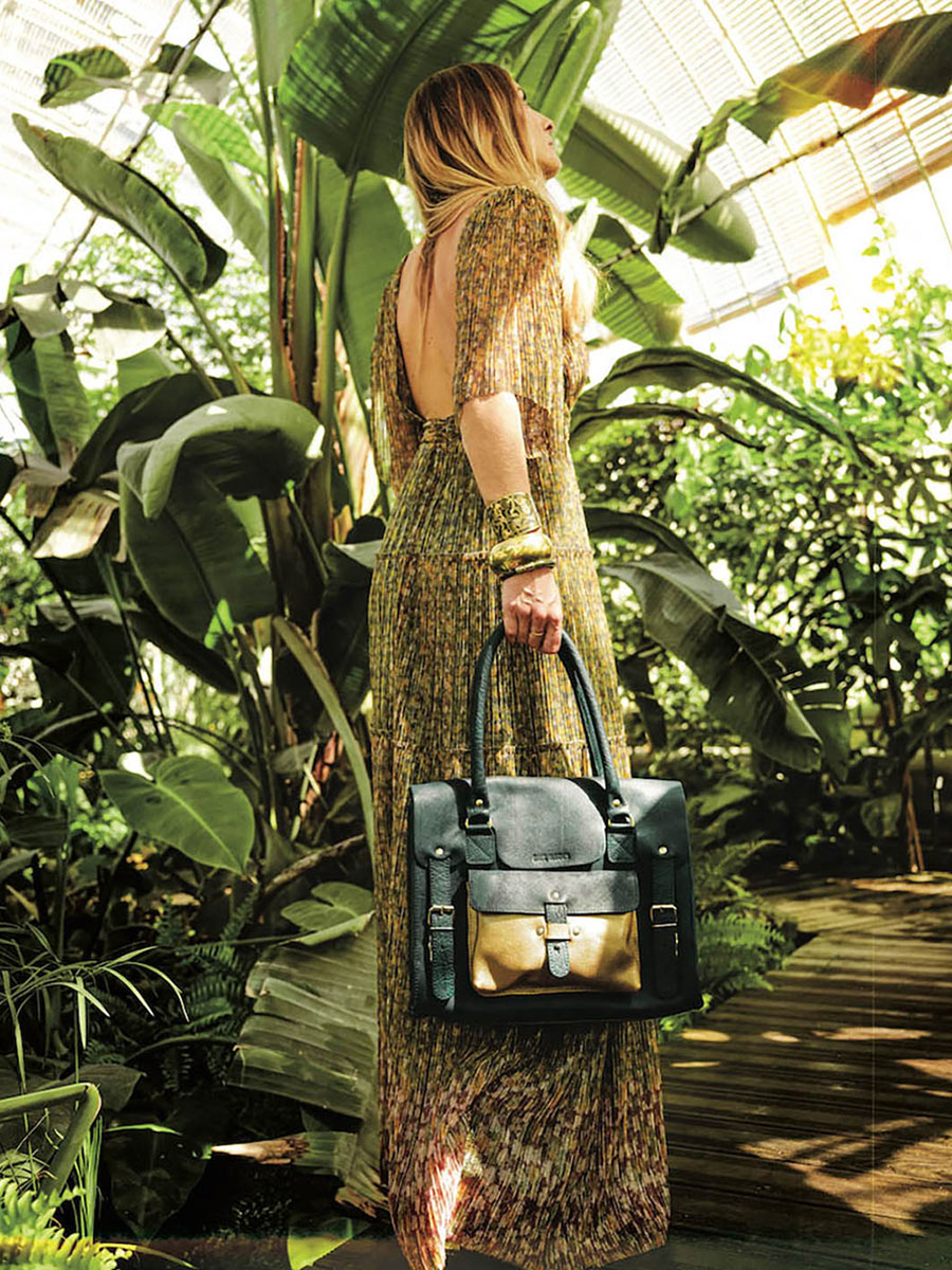 foto-vooraanzicht-bandouliere-tas-leder-vrouw-links-m-oase-paul-marius-w01m-oa