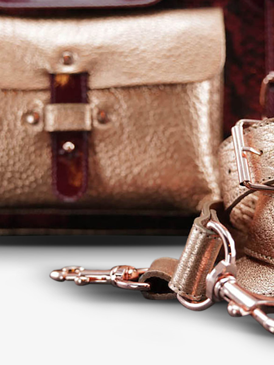 foto-materiaal-tas-bandouliere-leder-vrouw-lerive-links-m-passie-paul-marius-w01m-pa