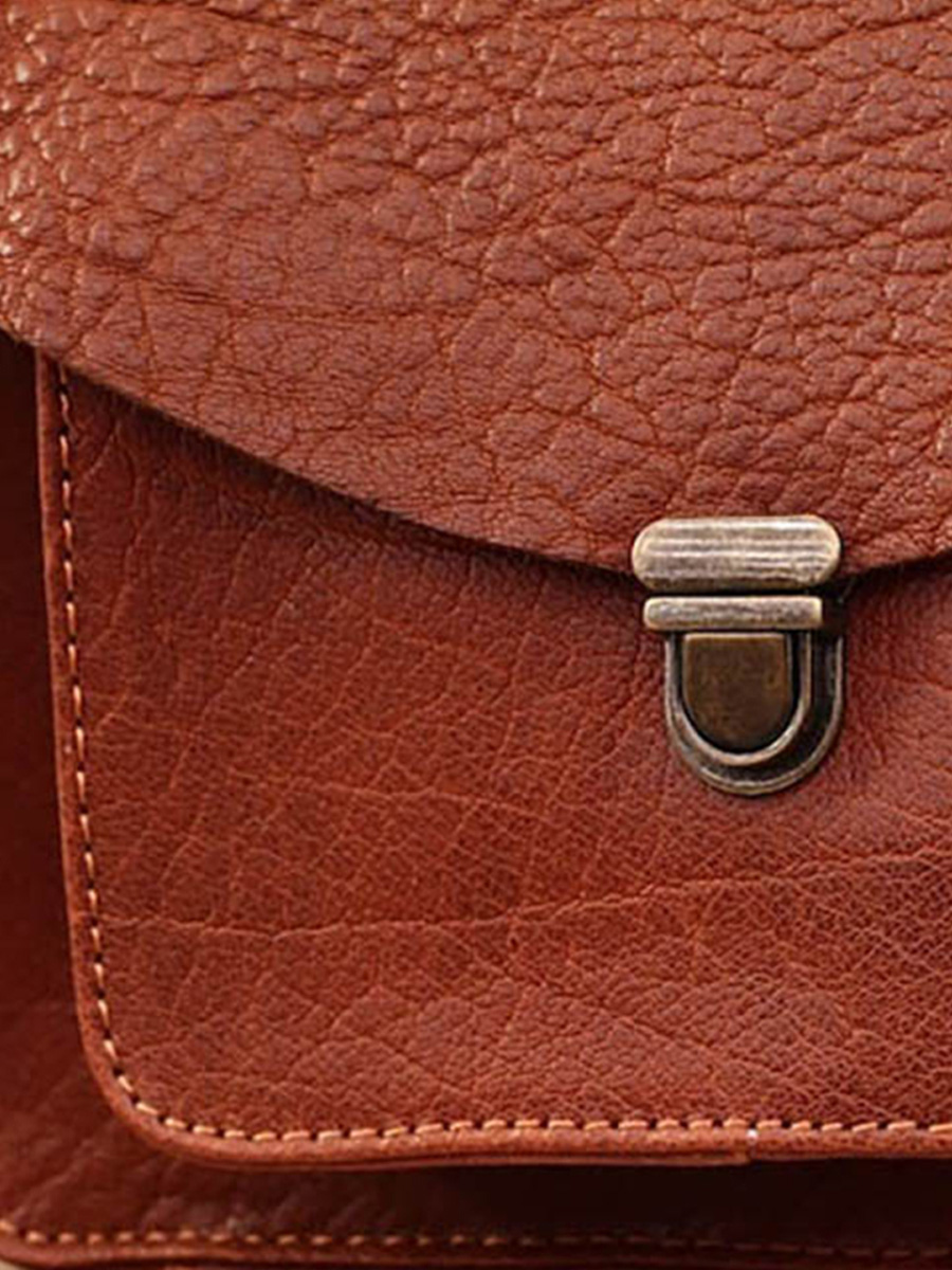 photo-strap-bag-vrouw-leren-bruin-mademoiselle-george-naturel-paul-marius-w05-l