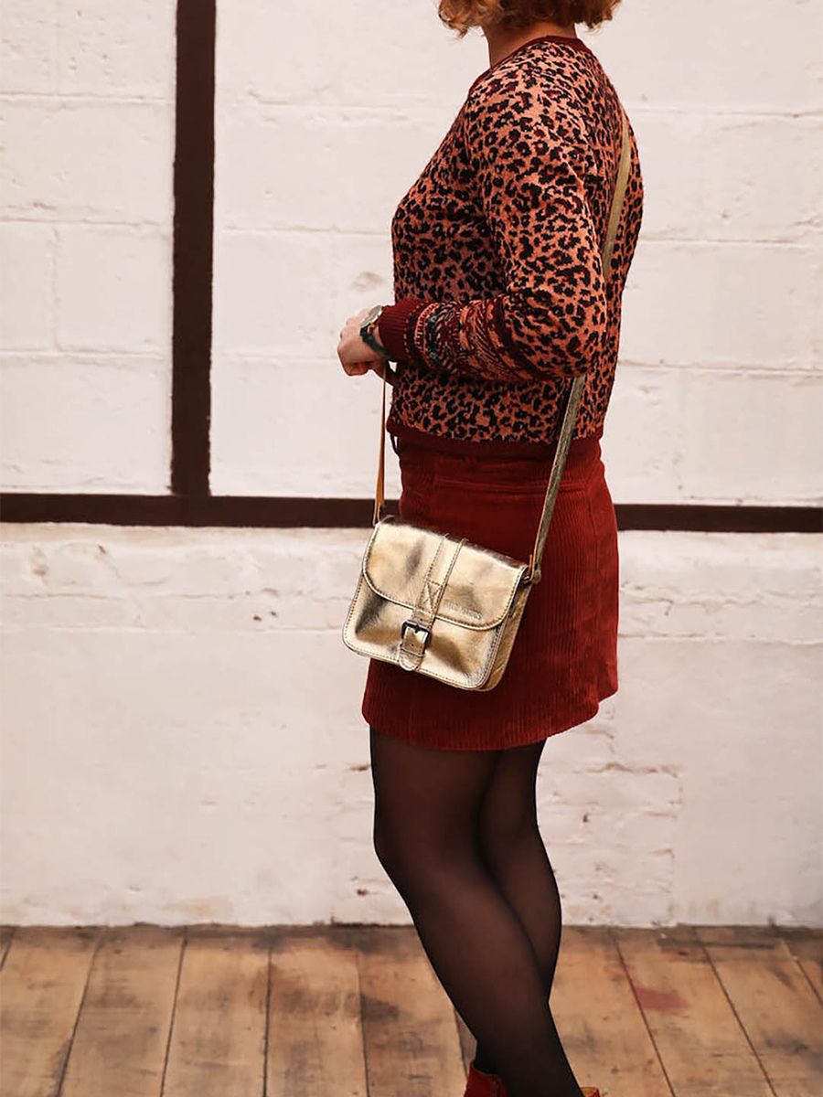 foto-portee-kleine-schoudertas-leder-vrouw-lessentiel-paul-marius-m21-g