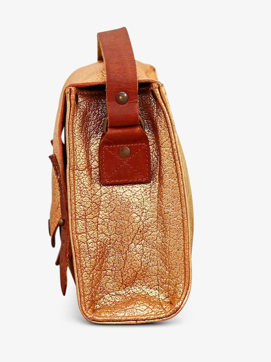 foto-interieur-bandelier-tas-vrouw-leder-goud-lindispensable-goud-paul-marius-w08-gd