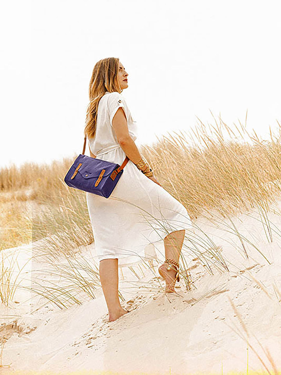 foto-bandtas-leder-vrouw-blauw-lindispensable-blauw-egyptisch-paul-marius-w08-egb