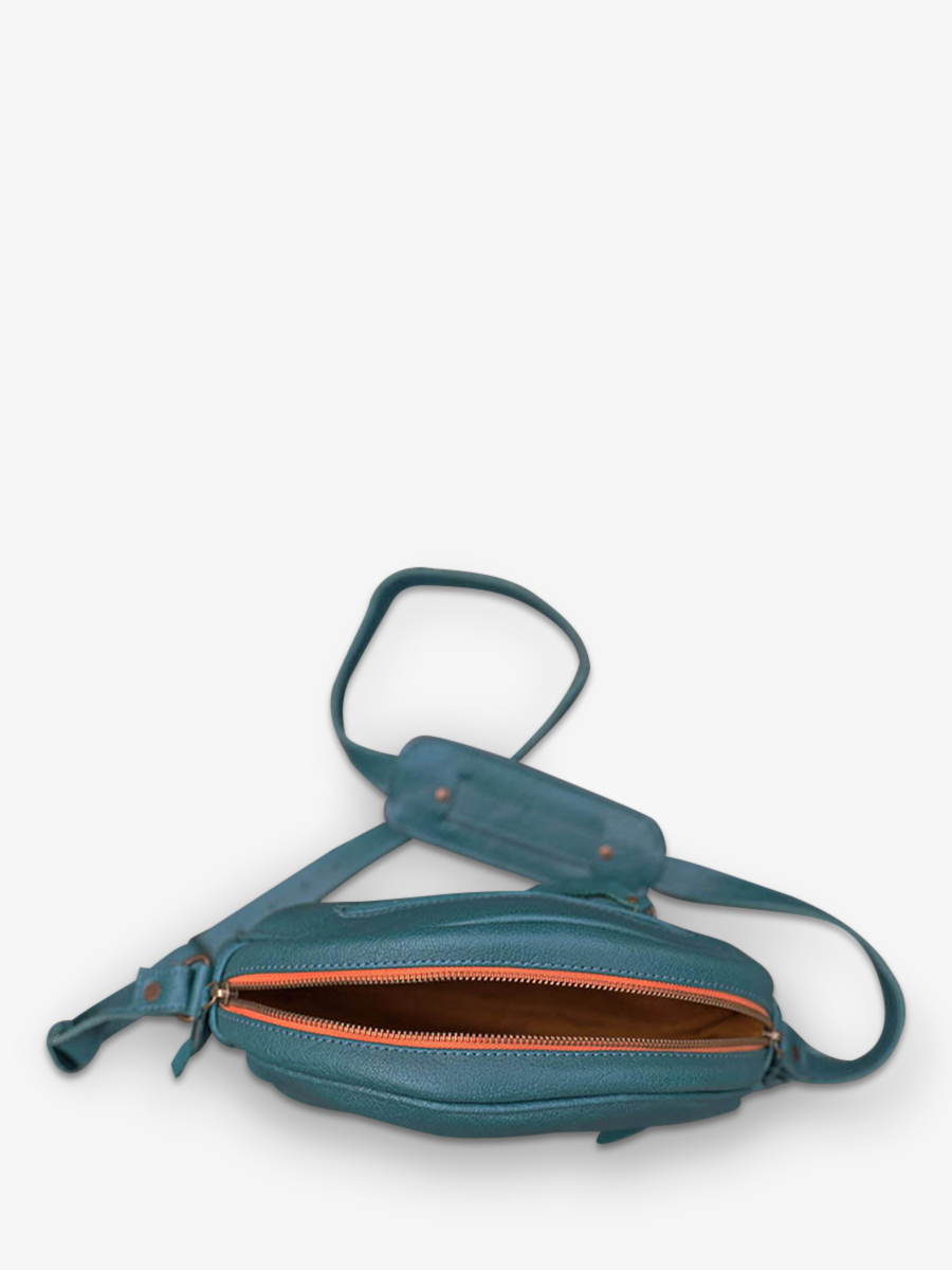 photo-interieur-bandouliere-bag-leather-woman-blue-lecrin-blue-pool-paul-marius-w15-blu
