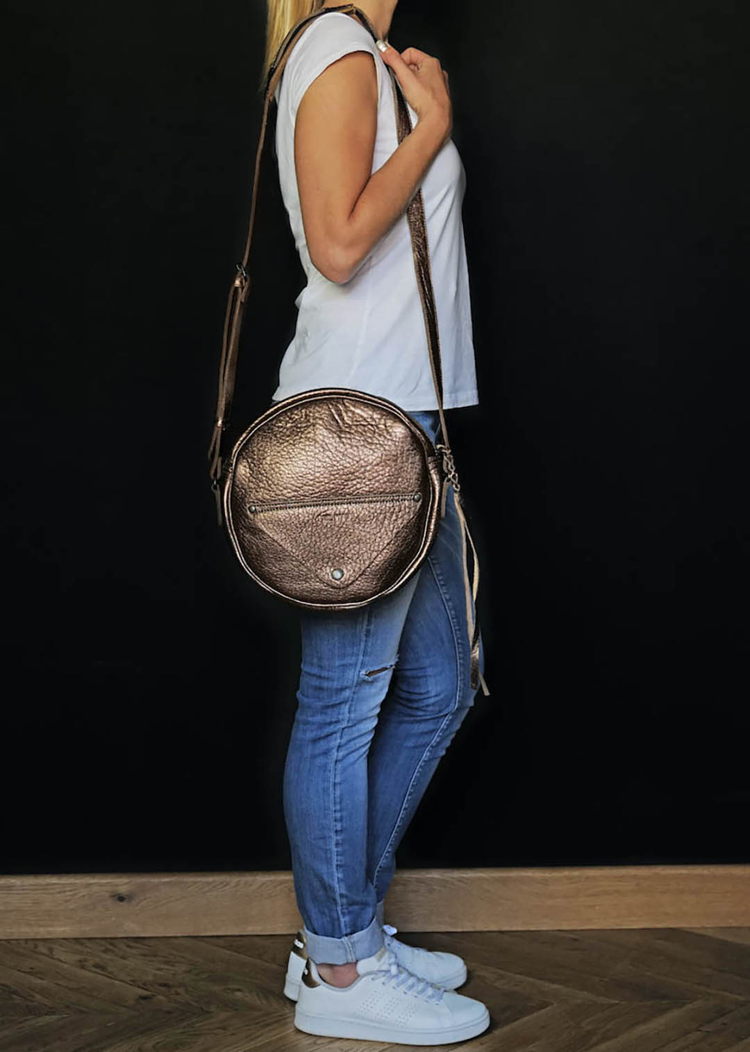 photo-front-view-bandolier-tas-leder-vrouw-koper-lecrin-koper-paul-marius-w15-c