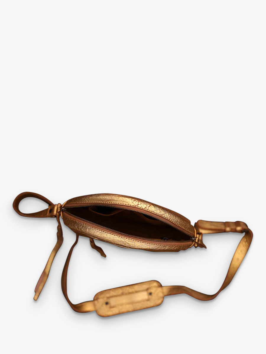 foto-interieur-bandelier-tas-leder-vrouw-goud-lecrin-dore-paul-marius-w15-g