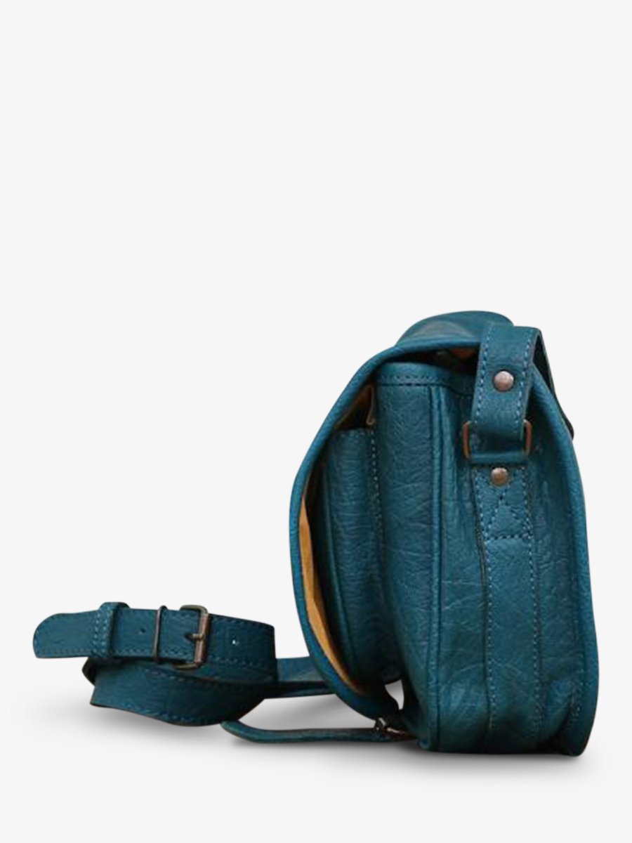 foto-vue-de-cote-sac-bandouliere-vrouw-leder-blauw-levagabond-blauw-pool-paul-marius-m44l-blu
