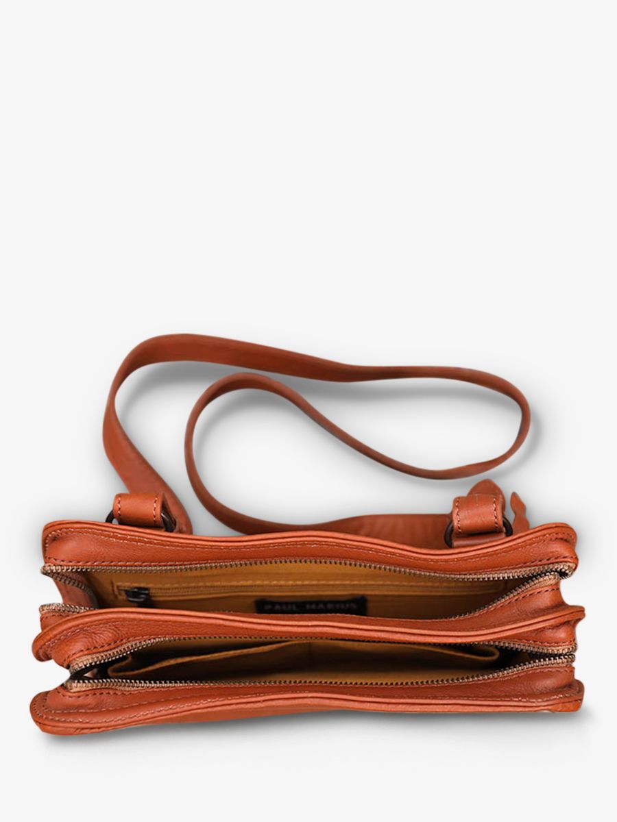 foto-interieur-bandouliere-cuir-vrouw-bruin-legraphic-naturel-paul-marius-w17-l