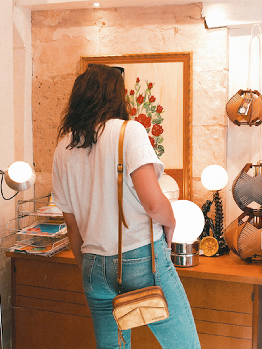 foto-riem-tas-vrouw-leer-goud-paula-goud-paul-marius-m66-g-pi