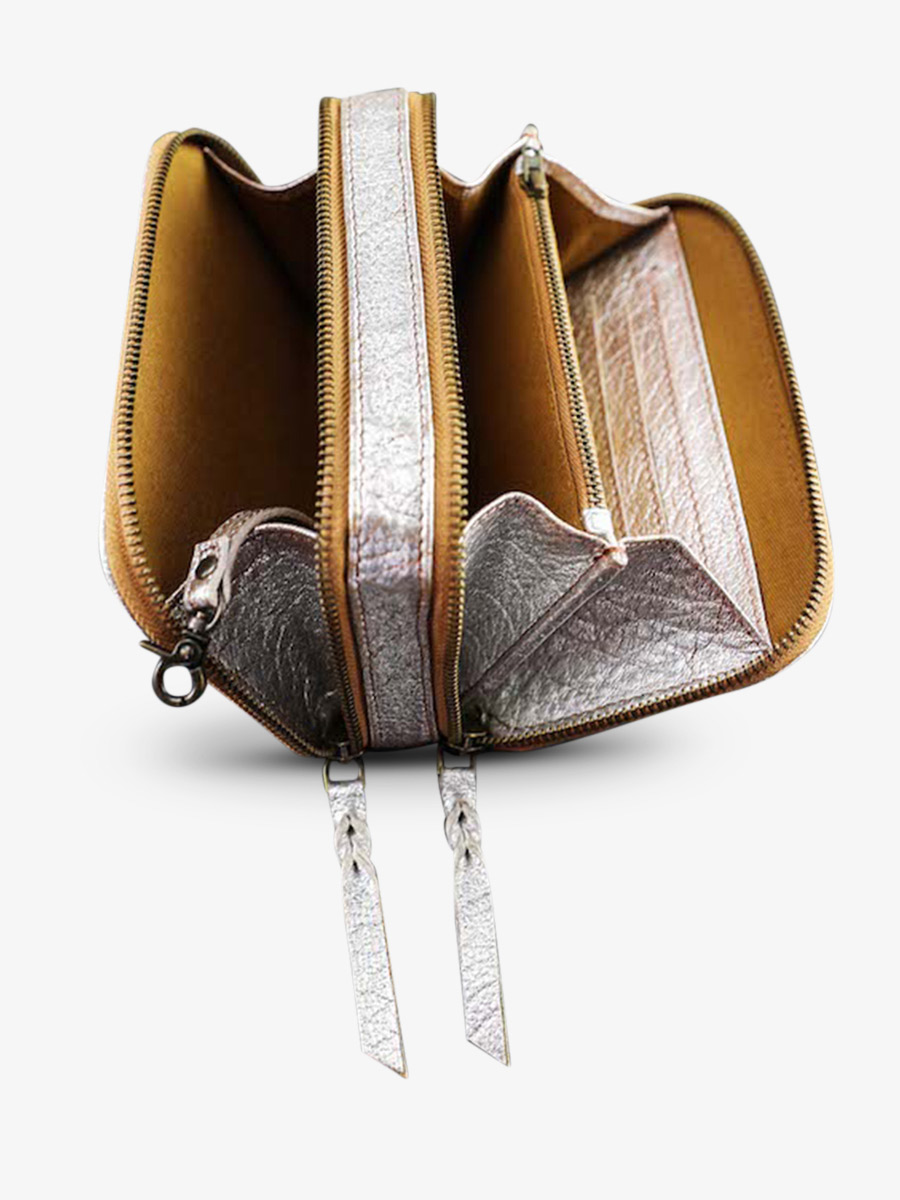 photo-interieur-belt-bag-leather-vrouw-zilver-paula-amber-zilver-paul-marius-m66-bs