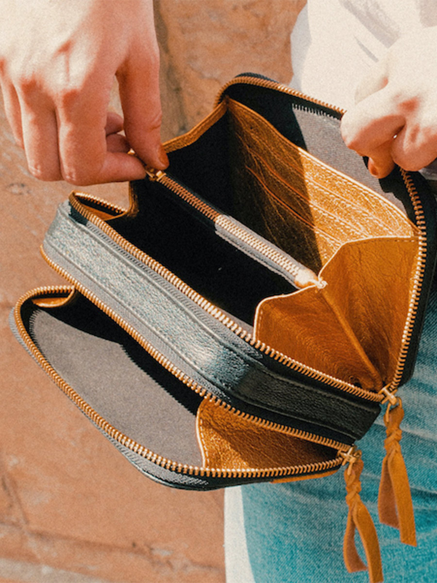 foto-riemtas-vrouw-lakleer-zwart-goud-paula-zwart-goud-paul-marius-m66-b-g