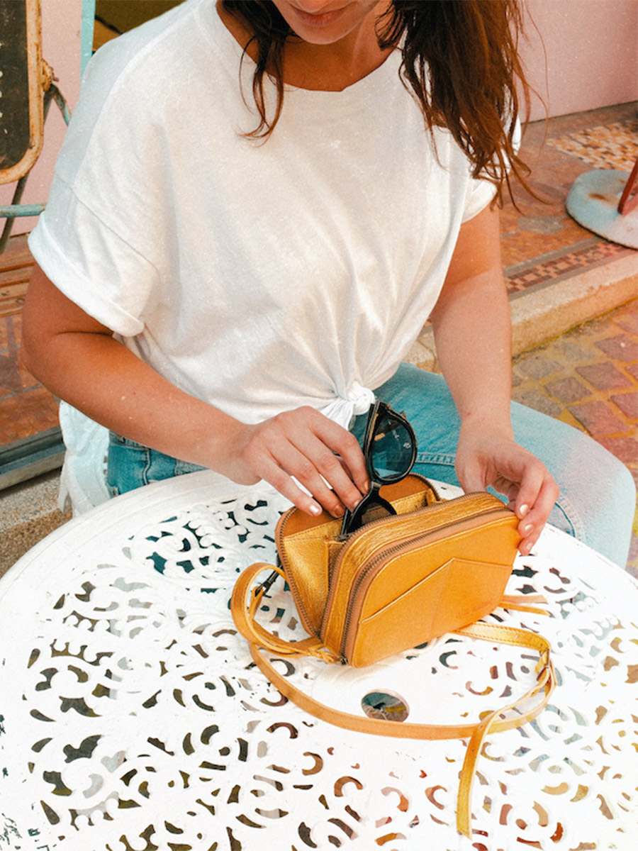 foto-riem-tas-vrouw-leer-paula-dore-paul-marius-m66-g