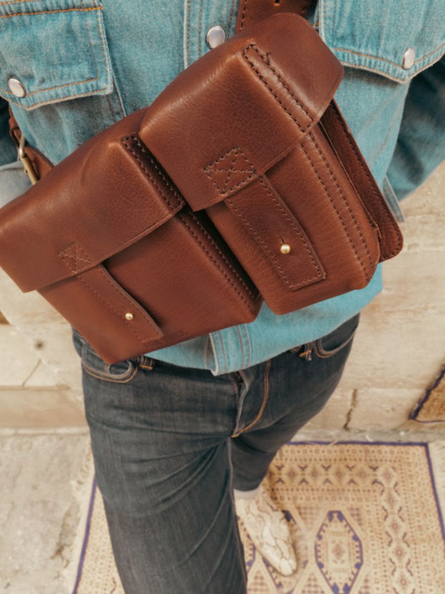 foto-rugzak-bandtas-vrouw-leder-lacartouchiere-bruin-geolied-paul-marius-m401-omb