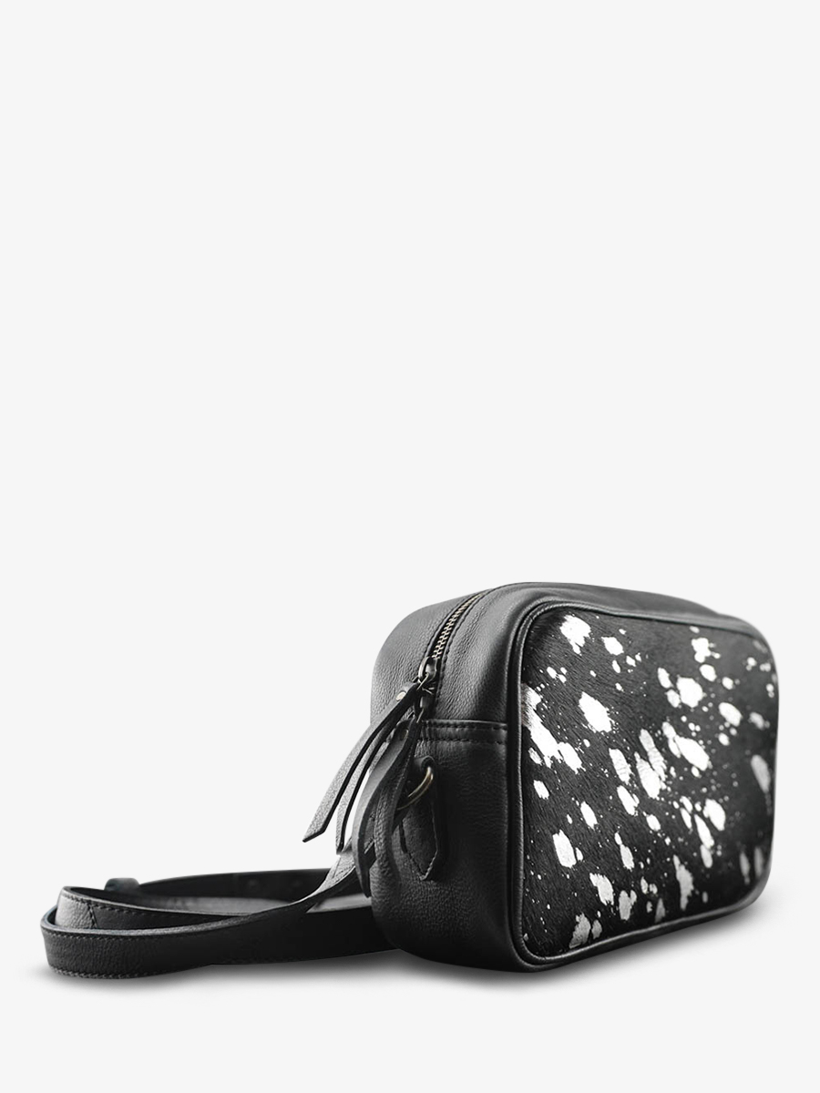 foto-vue-de-cote-pocket-leder-vrouw-zwart-zilver-limpertinent-haar-zwart-zilver-paul-marius-w22-ho-b-s