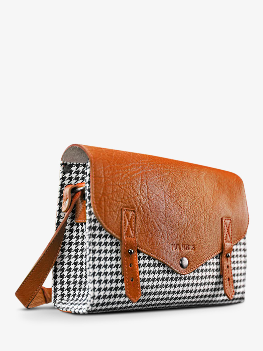 foto-interieur-bandelier-tas-vrouw-leder-oranje-onmisbaar-grand-prix-tangerine-paul-marius-w08-hs-o
