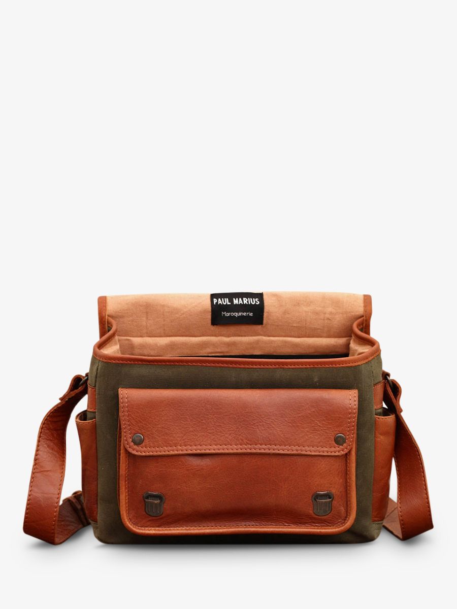 foto-vue-de-cote-fototas-leder-zilver-groen-lepetitreporter-toilet-groen-kaki-paul-marius-m10-gc