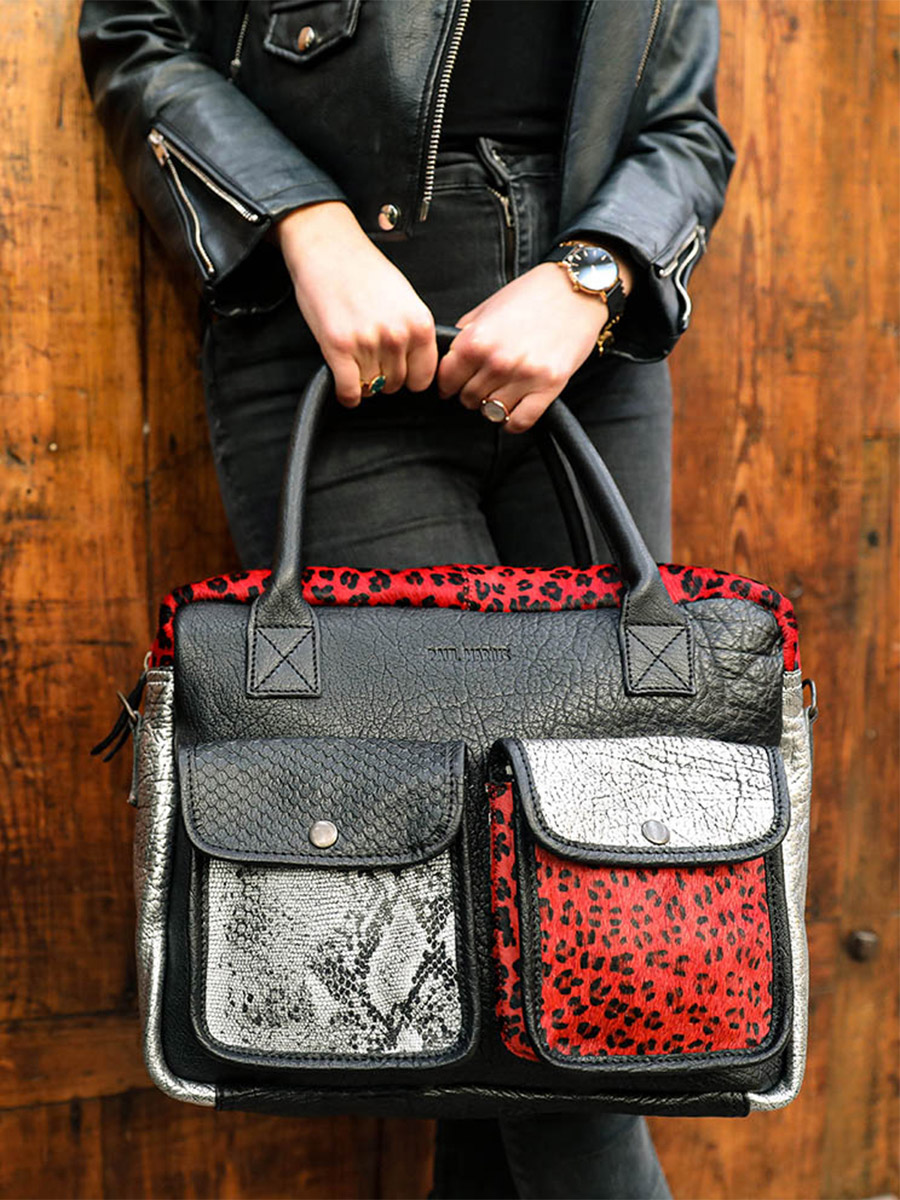 photo-vUE-DE-FACE-DOCUMENT-CARRIER-LEATHER-WOMAN-SILVER-BLACK-RED-LEDANDY-CHIMERE-SILVER-BLACK-RED-PAUL-MARIUS-W04-S-B-R