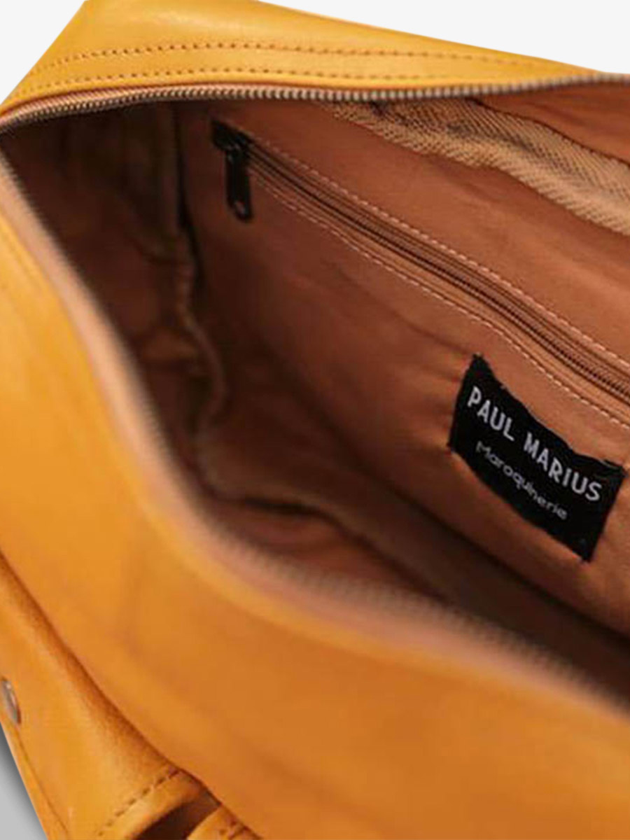 foto-interieur-document-deur-leder-vrouw-geel-ledandy-safran-paul-marius-w04-y