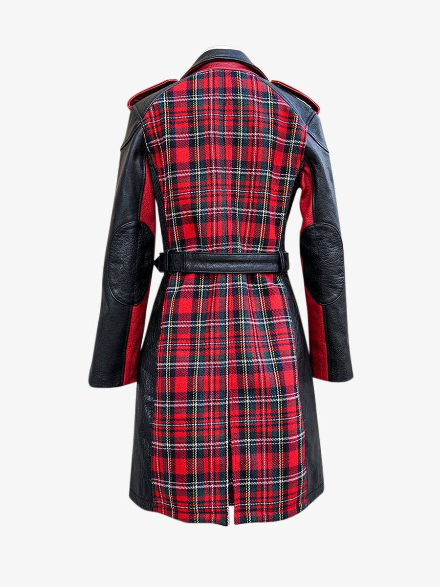 foto-achteraanzicht-vrouwen-leren-trench-red-letrench-tartan-red-paul-marius-wtc-sco-r-s36