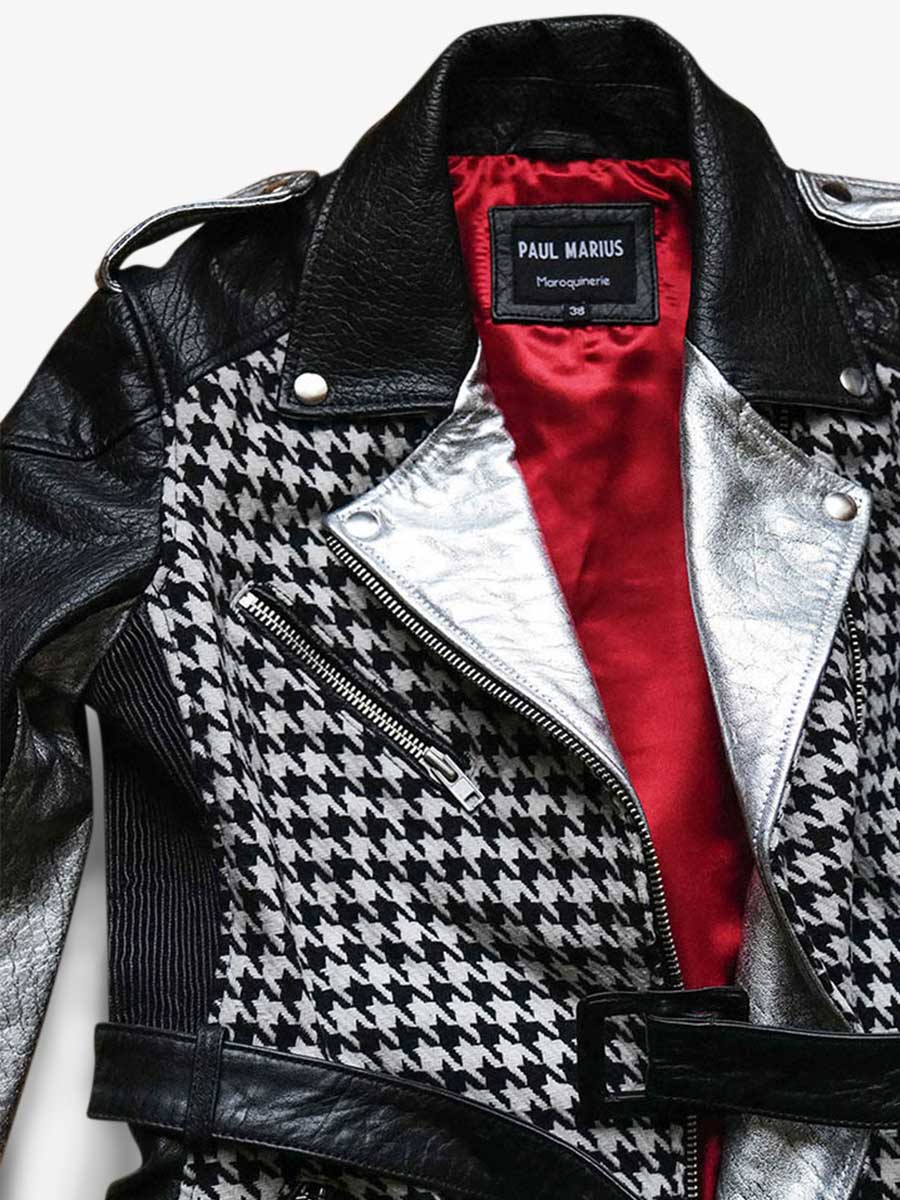 foto-interieur-trench-cuir-vrouw-zwart-wit-letrench-houndstooth-paul-marius-wtc-hs-b-s36