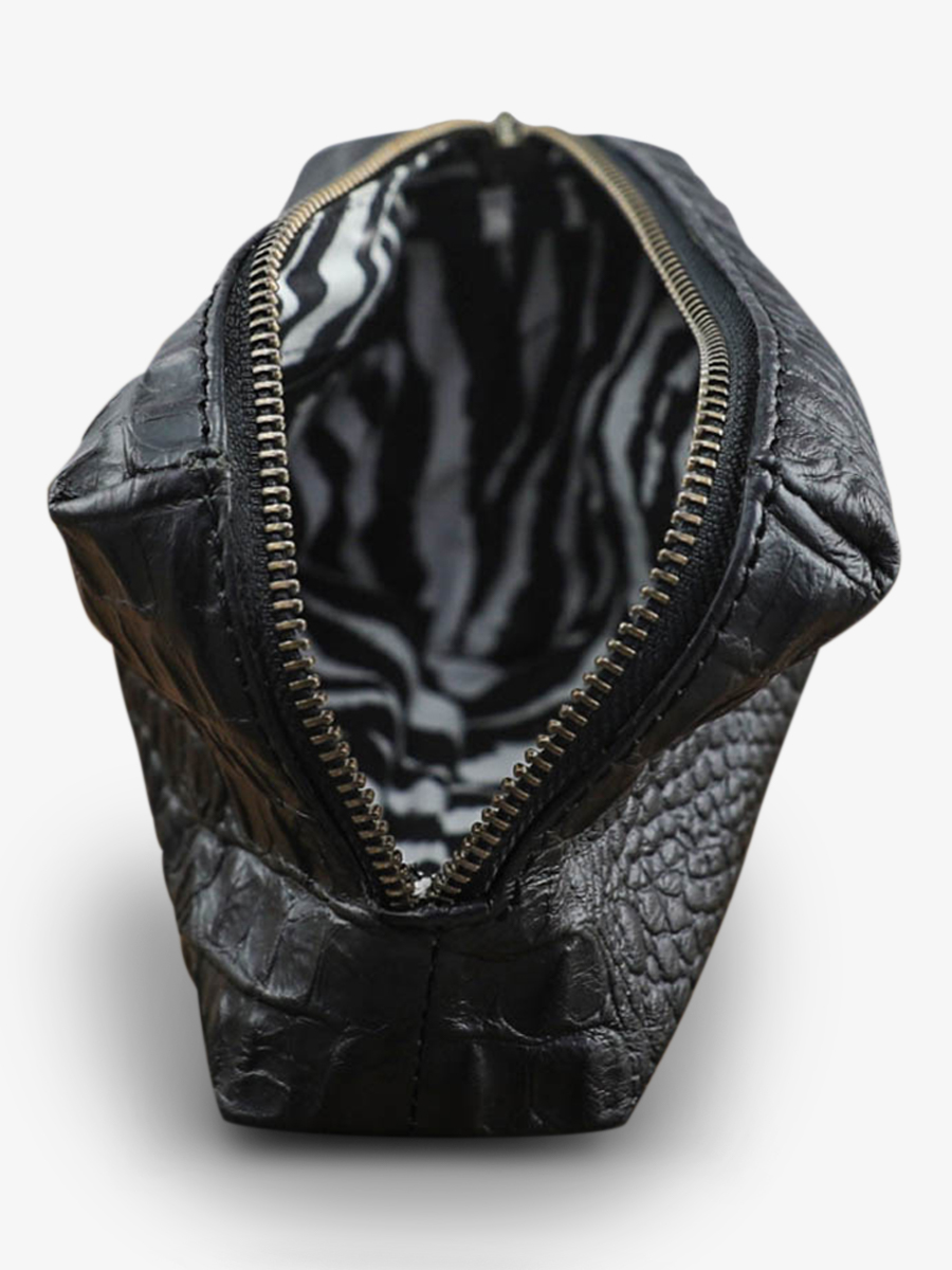 foto-interieur-zak-leder-vrouw-zwart-adele-caiman-zwart-paul-marius-m500-c-b