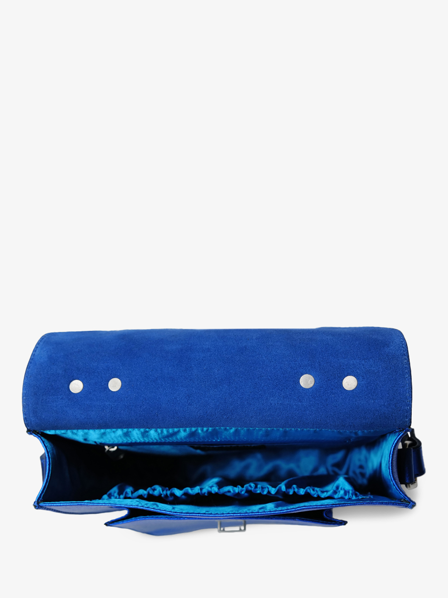 foto-interieur-bandouliere-leren-tas-vrouw-blauw-mademoiselle-george-ultraviolet-paul-marius